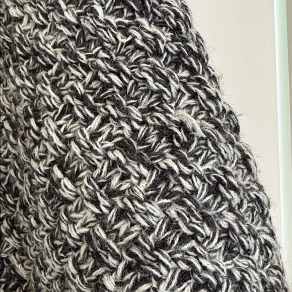 Roots Poncho - Picture 6 of 7